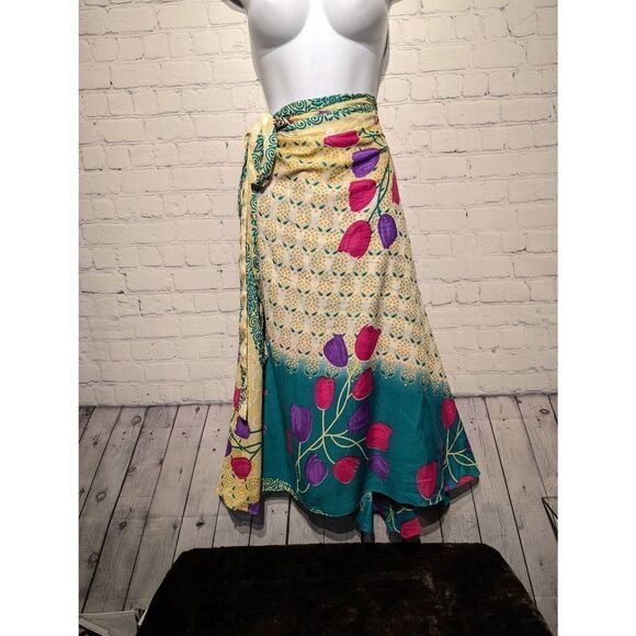 Silky reversible wrap around skirt.  One size - Picture 1 of 5